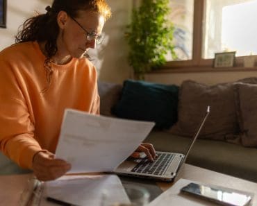 Jobul plătit de stat pe care îl poți face în propria locuință. Ce salariu poți primi și care sunt condițiile de angajare