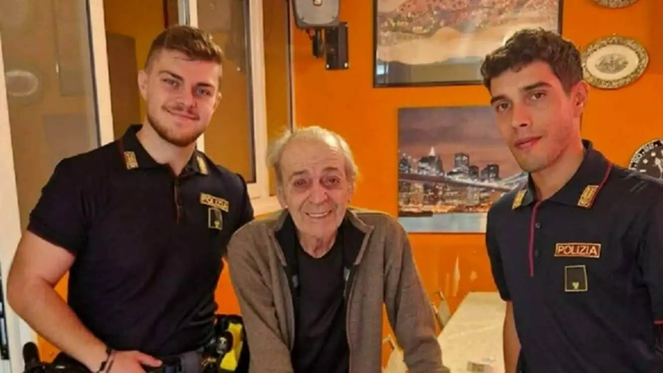 „Vreau să vorbesc cu cineva”. Ce au făcut doi polițiști după apelul unui pensionar de 84 de ani la 112