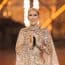 Celine Dion a căzut pe scenă în timpul unui concert de la Paris