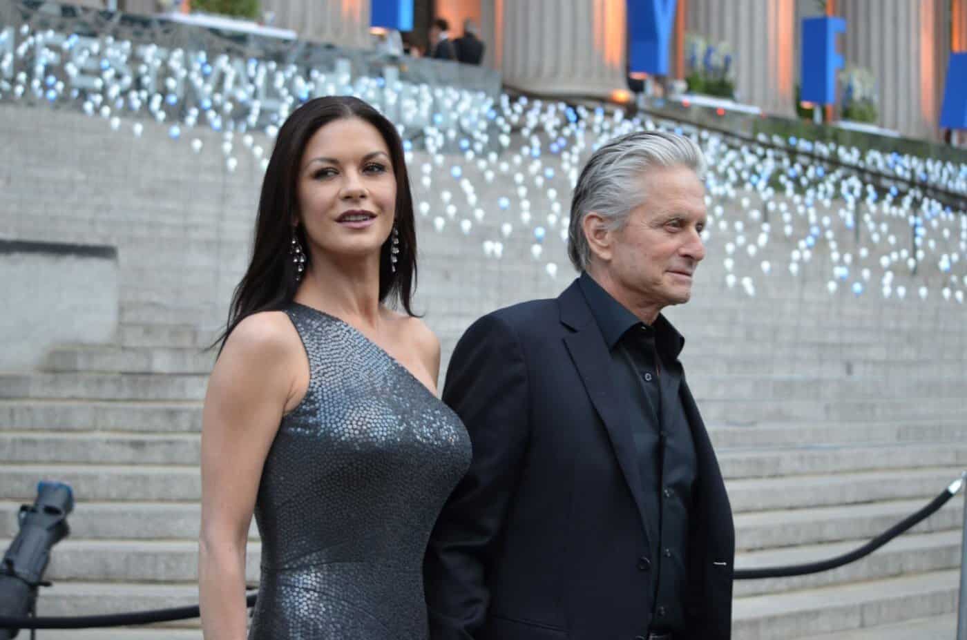 Catherine Zeta-Jones a pus piciorul în prag cu Michael Douglas! Ce i-a cerut actorului înainte să fie oficial împreună: „Continui cu ele sau cu mine” Catherine Zeta-Jones a pus piciorul în prag cu Michael Douglas! Ce i-a cerut actorului înainte să fie oficial împreună: „Continui cu ele sau cu mine”
