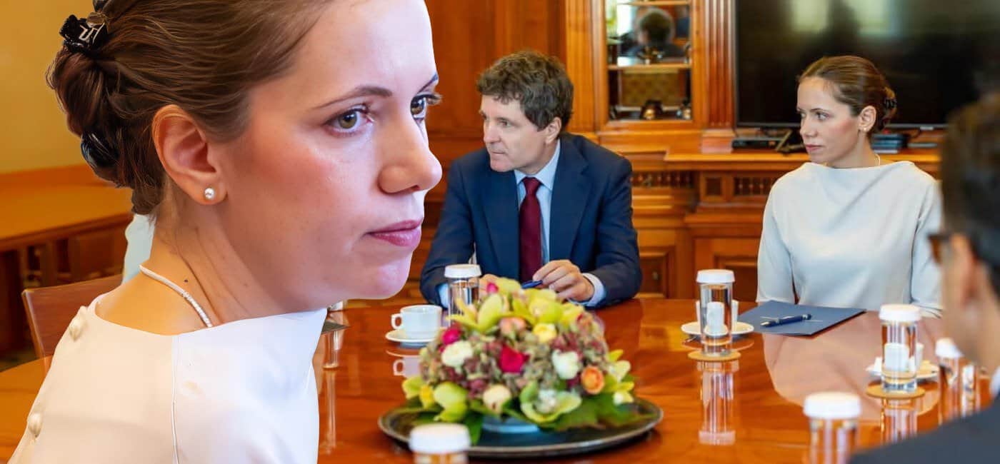 Mirabela Grădinaru, o nouă gafă vestimentară: „A îmbrăcat rochia invers, ca să nu se deoache?” Sfatul stiliștilor Mirabela Grădinaru, o nouă gafă vestimentară: „A îmbrăcat rochia invers, ca să nu se deoache?” Sfatul stiliștilor