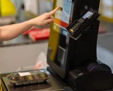 Magazinele renunță treptat la casele self-checkout. De ce nu mai funcționează modelul care părea viitorul retailului Magazinele renunță treptat la casele self-checkout. De ce nu mai funcționează modelul care părea viitorul retailului