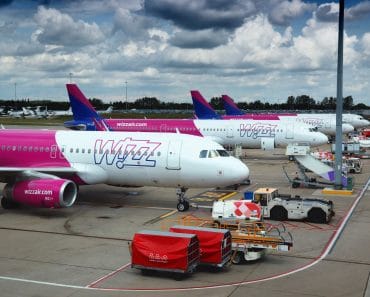 Alertă pe Aeroportul Otopeni. Un avion Wizz Air, cu peste 200 de persoane la bord, a revenit de urgență după decolare Alertă pe Aeroportul Otopeni. Un avion Wizz Air, cu peste 200 de persoane la bord, a revenit de urgență după decolare