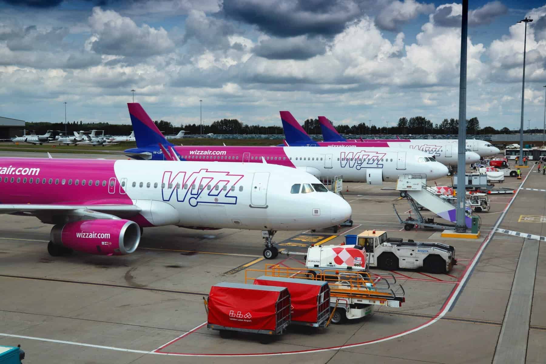 Alertă pe Aeroportul Otopeni. Un avion Wizz Air, cu peste 200 de persoane la bord, a revenit de urgență după decolare