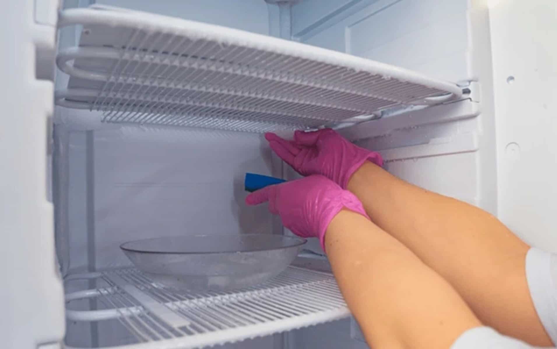 La cât timp trebuie dezghețat frigiderul clasic și cel „no frost”. Află care sunt semnele și cum să pricedezi corect La cât timp trebuie dezghețat frigiderul clasic și cel „no frost”. Află care sunt semnele și cum să pricedezi corect