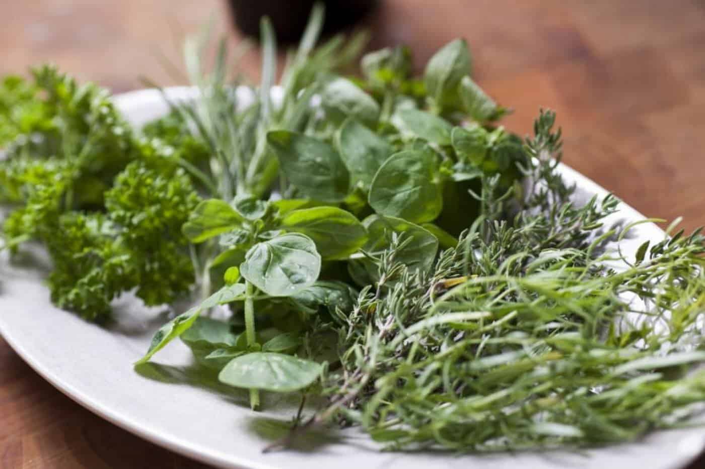 Planta aromatică pe care nutriționiștii o recomandă pentru reducerea riscului de cancer. Se găsește în orice bucătărie