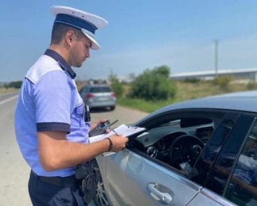 Șoferii care merg singuri cu mașina riscă o amendă de 135 de euro într-o capitală europeană