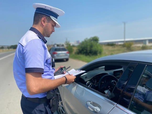 Șoferii care merg singuri cu mașina riscă o amendă de 135 de euro într-o capitală europeană Șoferii care merg singuri cu mașina riscă o amendă de 135 de euro într-o capitală europeană