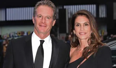 Cindy Crawford și Rande Gerber, surprinși ținându-se de mână pentru prima dată în public după moartea fiului lor, Presley Gerber, în vârstă de 27 de ani