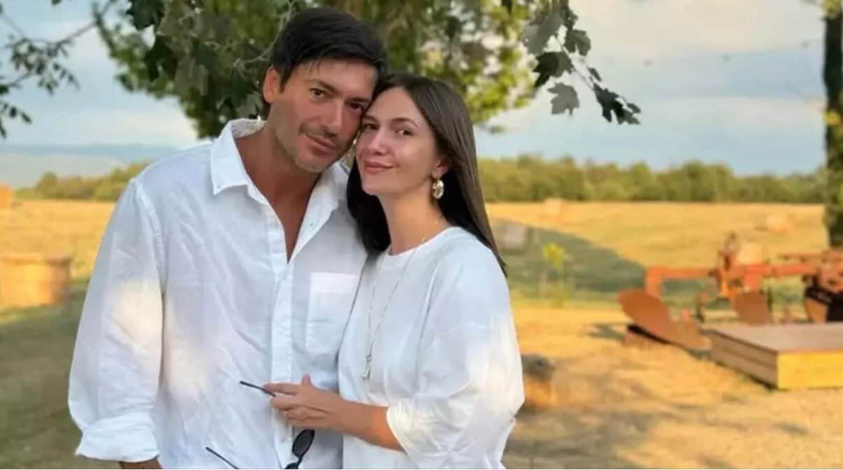 „El e mai iute la mânie. Vecinii noștri aud niște discuții…”. Adela Popescu, despre Radu Vâlcan: „Ne dorim familia asta mai mult decât orice pe lume”