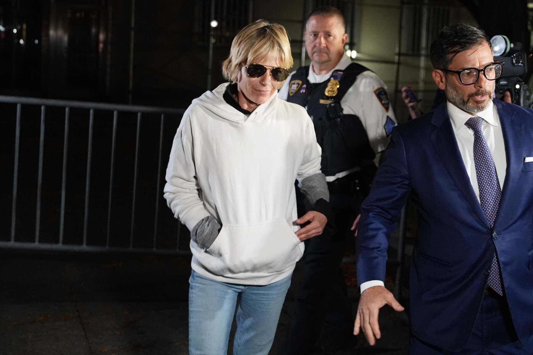 Noi acuzații grave la adresa actriței Selma Blair, după incidentul din avion. Ar fi lovit un polițist și o asistentă medicală Noi acuzații grave la adresa actriței Selma Blair, după incidentul din avion. Ar fi lovit un polițist și o asistentă medicală
