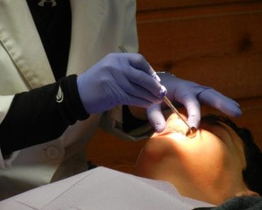 Răsturnare de situație în cazul medicului stomatolog mort la Cluj! Nepoata de 22 de ani, venită din SUA, suspectată că și-ar fi ucis bunicul