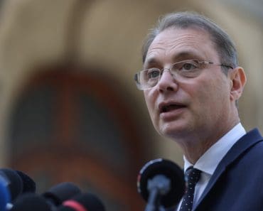 Luca Niculescu a depus lista de miniștri și programul de guvernare la Parlament: „Este o formulă mai puțin obișnuită” Luca Niculescu a depus lista de miniștri și programul de guvernare la Parlament: „Este o formulă mai puțin obișnuită”