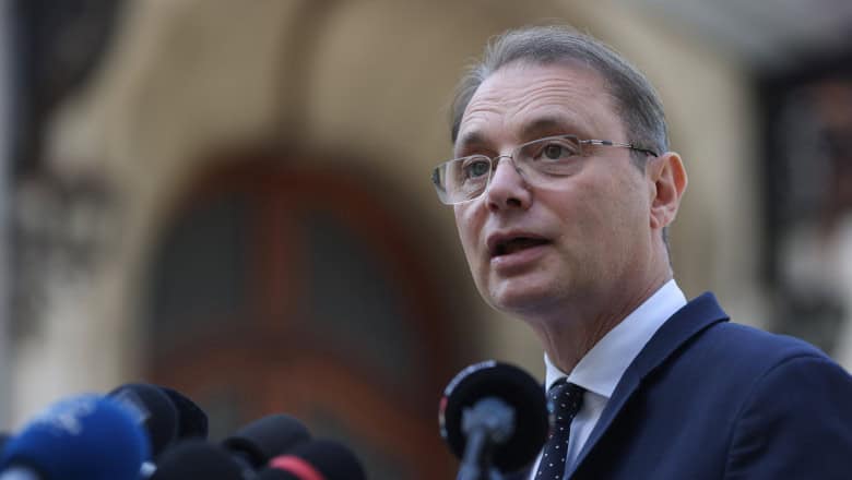 Luca Niculescu a depus lista de miniștri și programul de guvernare la Parlament: „Este o formulă mai puțin obișnuită”