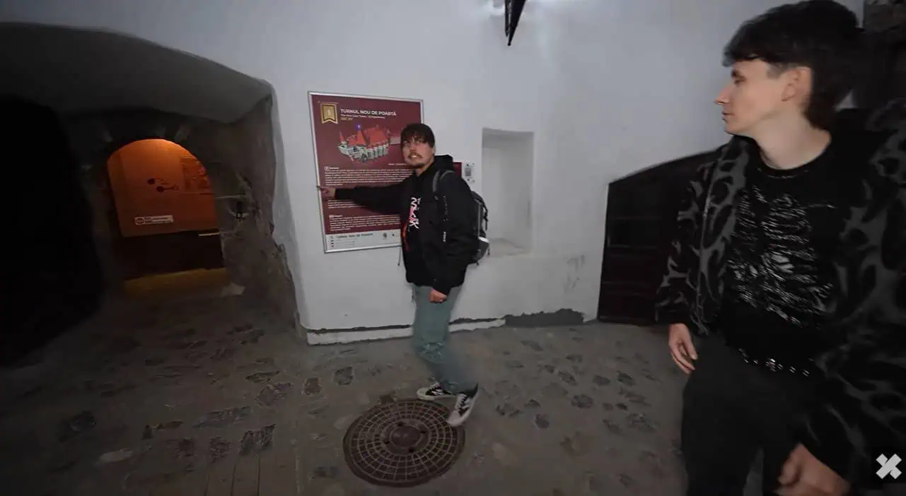 Noapte de groază la Castelul Corvinilor! Doi youtuberi americani, singuri în fortăreață. Ce au încercat să descopere Noapte de groază la Castelul Corvinilor! Doi youtuberi americani, singuri în fortăreață. Ce au încercat să descopere