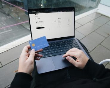 Escrocheria care îi poate lăsa pe români fără bani pe card. Avertismentul transmis de ING Bank Escrocheria care îi poate lăsa pe români fără bani pe card. Avertismentul transmis de ING Bank