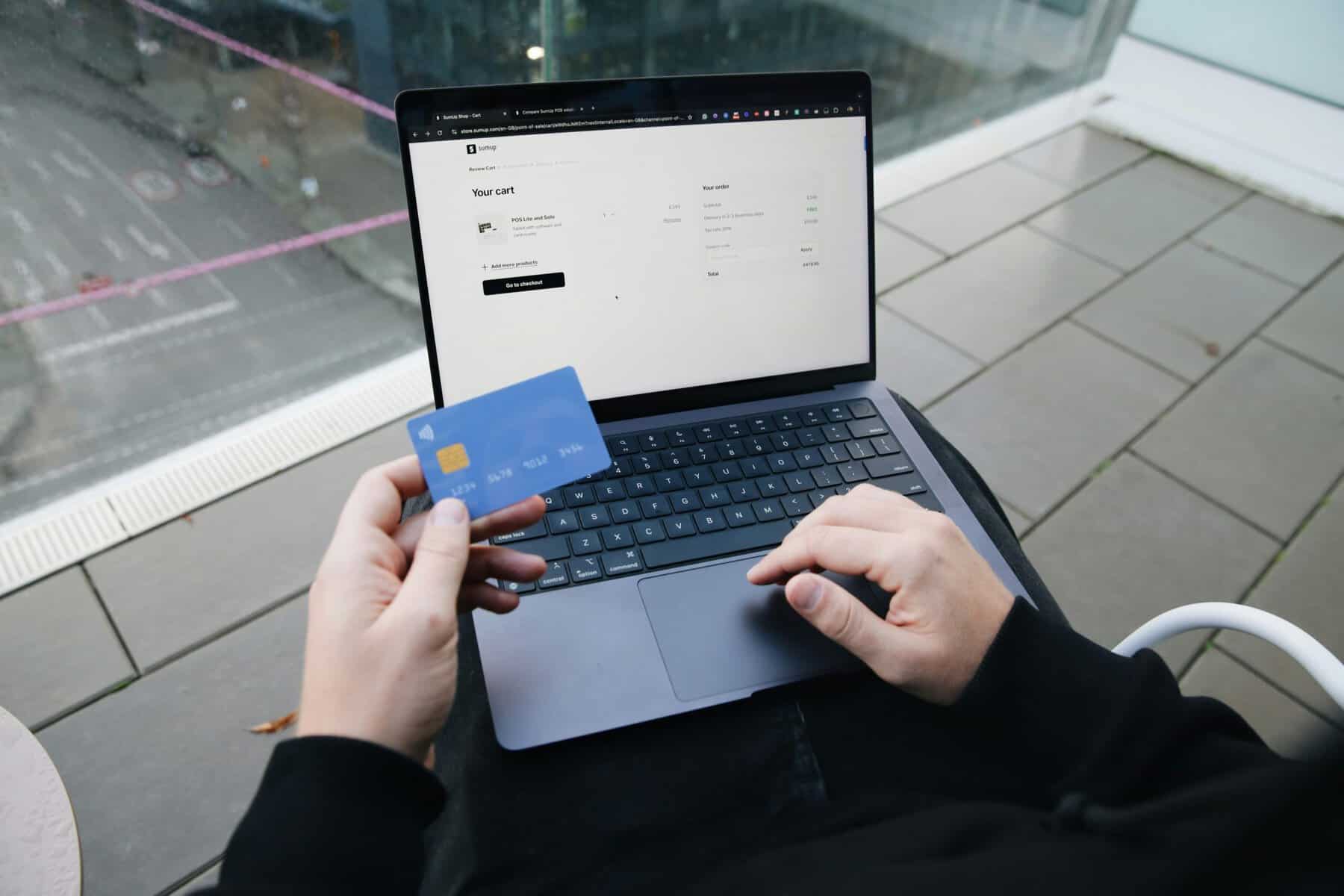 Escrocheria care îi poate lăsa pe români fără bani pe card. Avertismentul transmis de ING Bank Escrocheria care îi poate lăsa pe români fără bani pe card. Avertismentul transmis de ING Bank