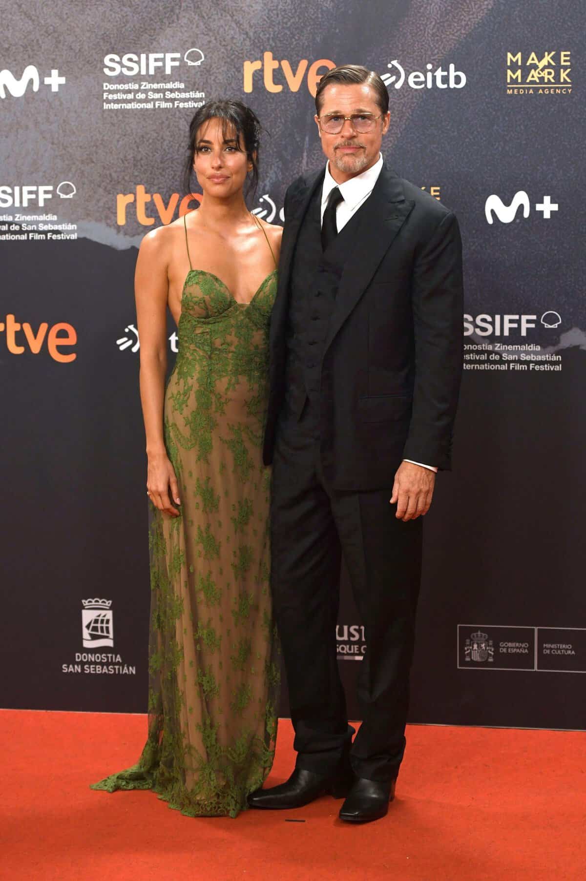 Brad Pitt e, în sfârșit, pregătit de însurătoare! De-asta plănuiește Angelina Jolie să se mute din țară? Brad Pitt e, în sfârșit, pregătit de însurătoare! De-asta plănuiește Angelina Jolie să se mute din țară?
