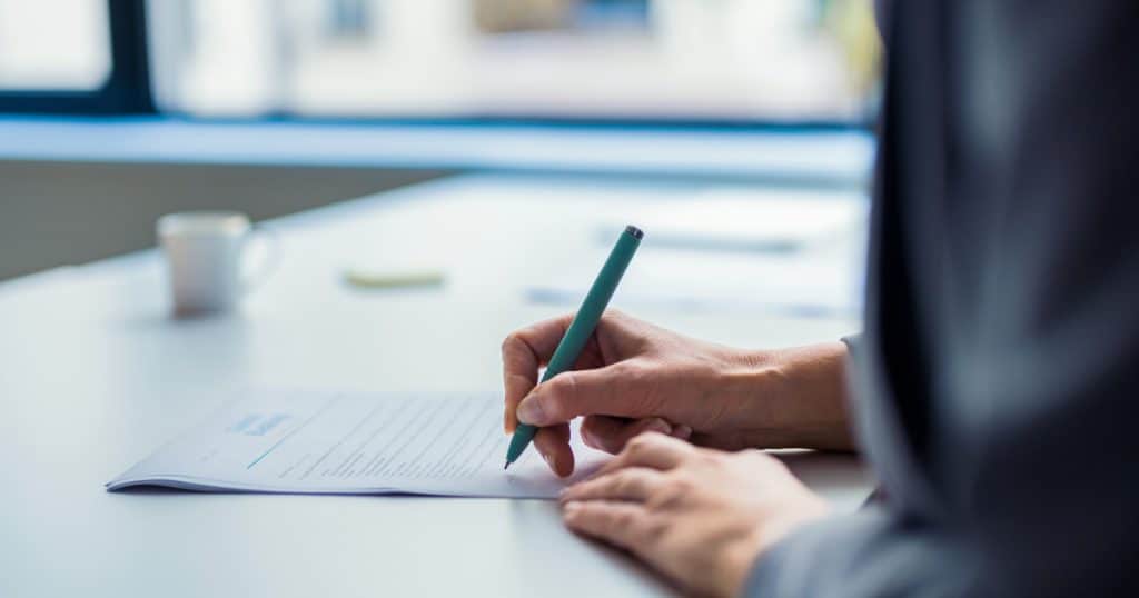 Locuiești la altă adresă decât cea din buletin? Ce document trebuie să reînnoiești periodic chiar dacă nu te muți
