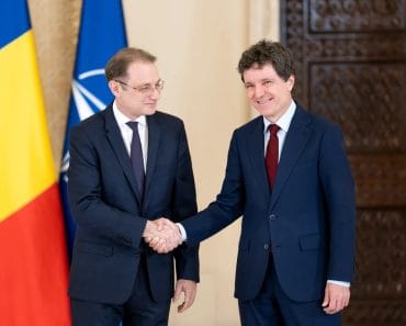 Guvernul Luca Niculescu a fost votat de Parlament după ce Grindeanu i-a tăiat microfonul lui Bolojan Guvernul Luca Niculescu a fost votat de Parlament după ce Grindeanu i-a tăiat microfonul lui Bolojan