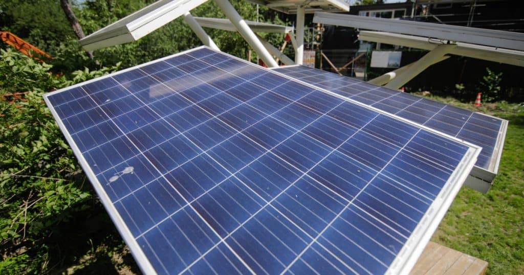 Prosumatorii, îndemnați să nu mai vândă ieftin energia către furnizori: „Dacă nu este plătită corect, o păstrăm și o consumăm”