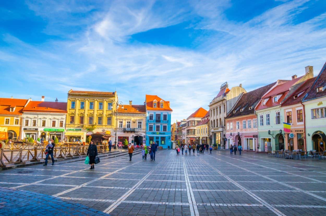 Două orașe din România au ajuns sufocate de turiști. Localnicii au început să primească reduceri Două orașe din România au ajuns sufocate de turiști. Localnicii au început să primească reduceri