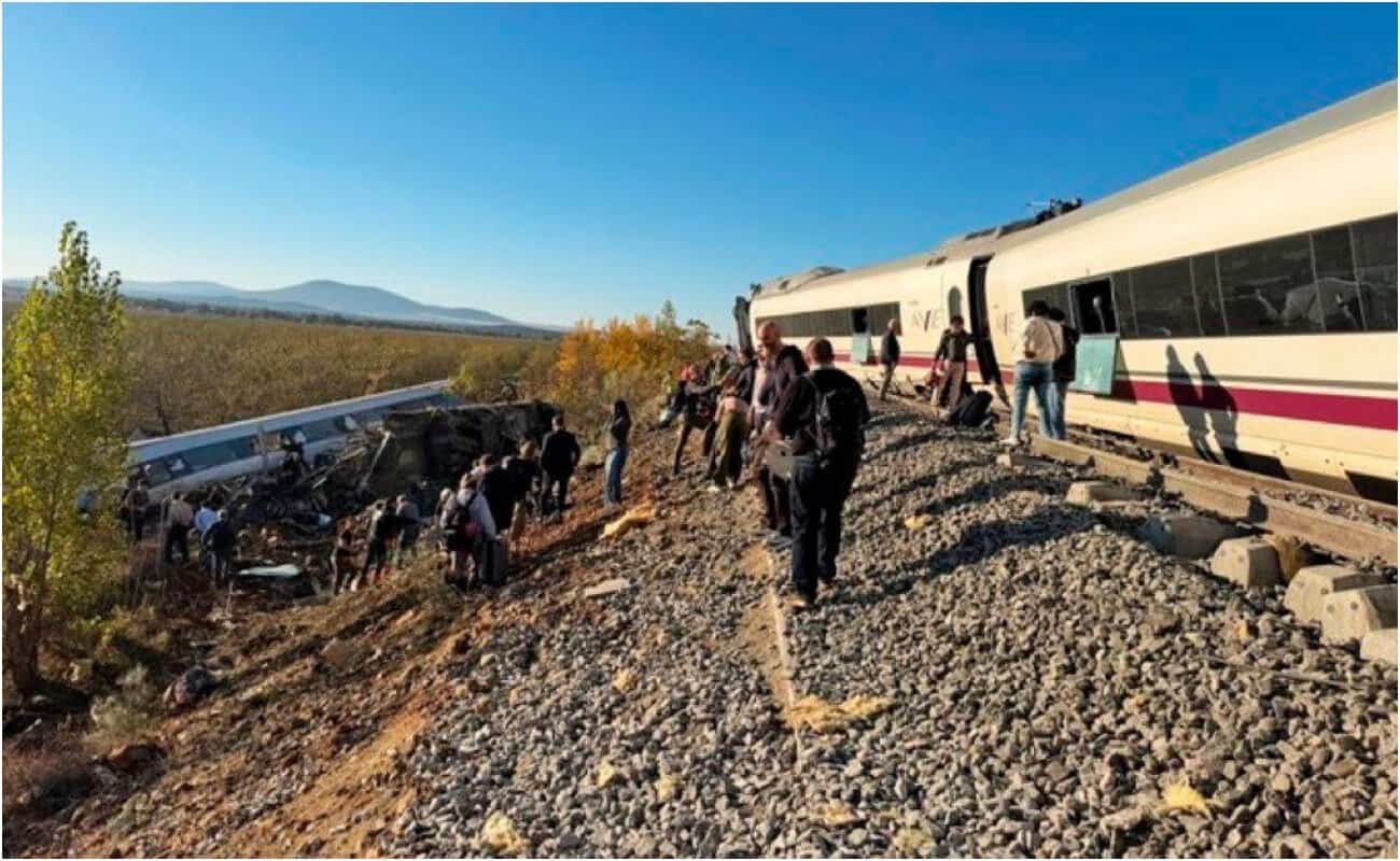Tragedie feroviară în Spania: cel puțin 39 de morți după ciocnirea a două trenuri de mare viteză. Ce spune un supraviețuitor Tragedie feroviară în Spania: cel puțin 39 de morți după ciocnirea a două trenuri de mare viteză. Ce spune un supraviețuitor
