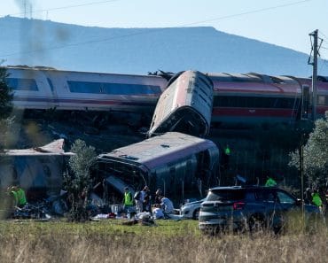 Catastrofă feroviară în Spania: 68 de morți după ciocnirea a două trenuri de mare viteză. Trei zile de doliu național