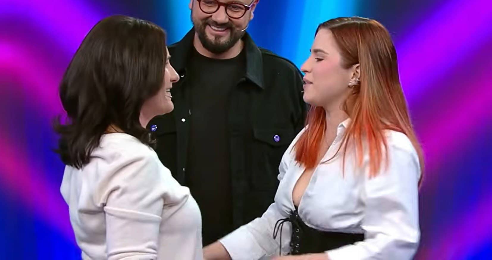 Cristina Ciobănașu, față în față cu mama ei, într-un platou TV! Ce s-a întâmplat între ele după ce actrița a plecat de acasă Cristina Ciobănașu, față în față cu mama ei, într-un platou TV! Ce s-a întâmplat între ele după ce actrița a plecat de acasă