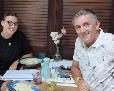 Fiica lui Cosmin Cernat, în vârstă de 17 ani, ar fi fost agresată de soțul Monicăi Iagăr! S-a emis un ordin de protecție. Reacția Mihaelei Rădulescu