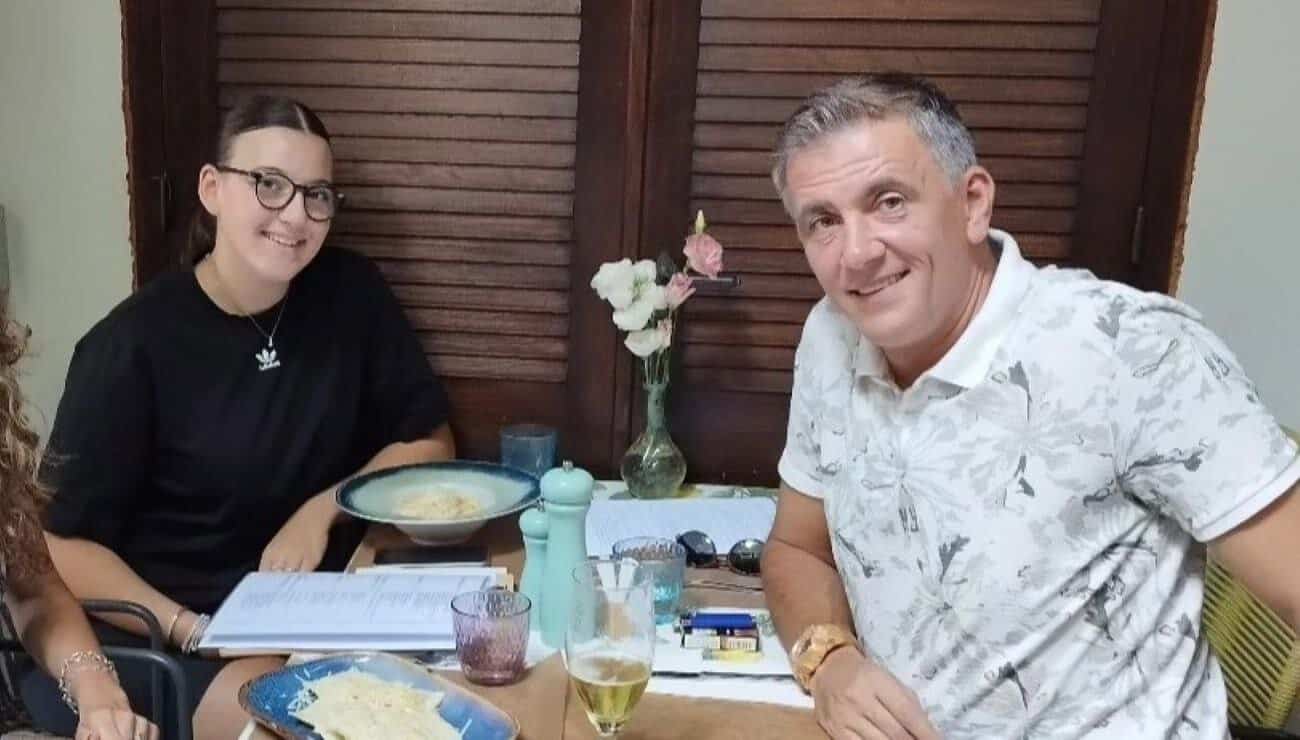 Fiica lui Cosmin Cernat, în vârstă de 17 ani, ar fi fost agresată de soțul Monicăi Iagăr! S-a emis un ordin de protecție. Reacția Mihaelei Rădulescu Fiica lui Cosmin Cernat, în vârstă de 17 ani, ar fi fost agresată de soțul Monicăi Iagăr! S-a emis un ordin de protecție. Reacția Mihaelei Rădulescu