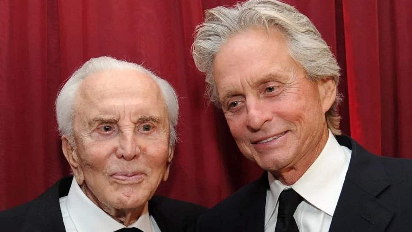 Michael Douglas, dezvăluiri despre relația complicată cu tatăl său, Kirk Douglas. Ce îi reproșa celebrul actor