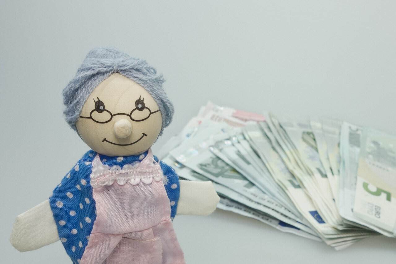 Când intră pensiile în noiembrie 2026. Ce trebuie să știe pensionarii care primesc banii pe card sau prin Poșta Română Când intră pensiile în noiembrie 2026. Ce trebuie să știe pensionarii care primesc banii pe card sau prin Poșta Română