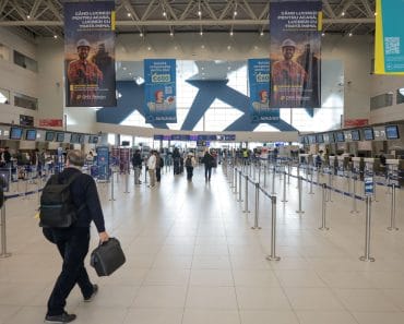 Misterul celor 700.000 de euro dispăruți de la Otopeni. Un angajat ar avea datorii la cămătari, iar altul și-ar fi luat mașină de lux
