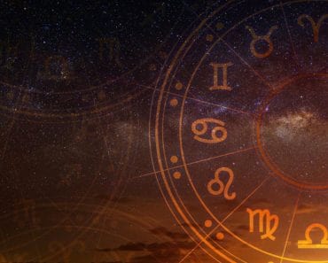 Horoscop sâmbătă, 31 octombrie. Gemenii au noroc la Loto, iar Vărsătorii au parte de probleme în casă