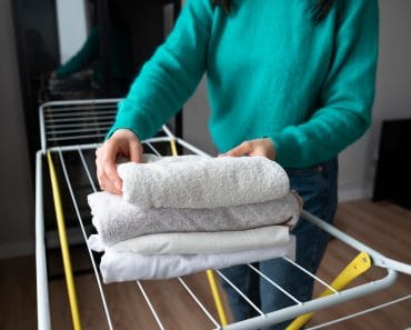 Cum usuci rufele mai repede în casă? Trucuri simple care te scapă de mirosul de umezeală Cum usuci rufele mai repede în casă? Trucuri simple care te scapă de mirosul de umezeală