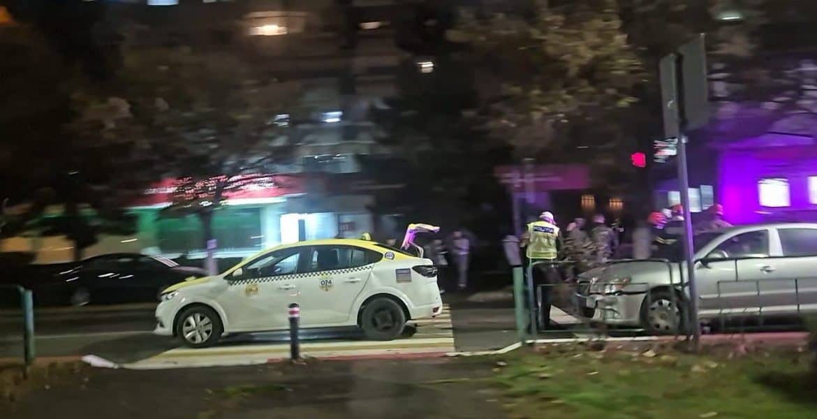 Două accidente în lanț pe Bulevardul Republicii din Ploiești! Un șofer băut a provocat o coliziune, iar altul, distras de accident, a lovit o femeie, pe trecere