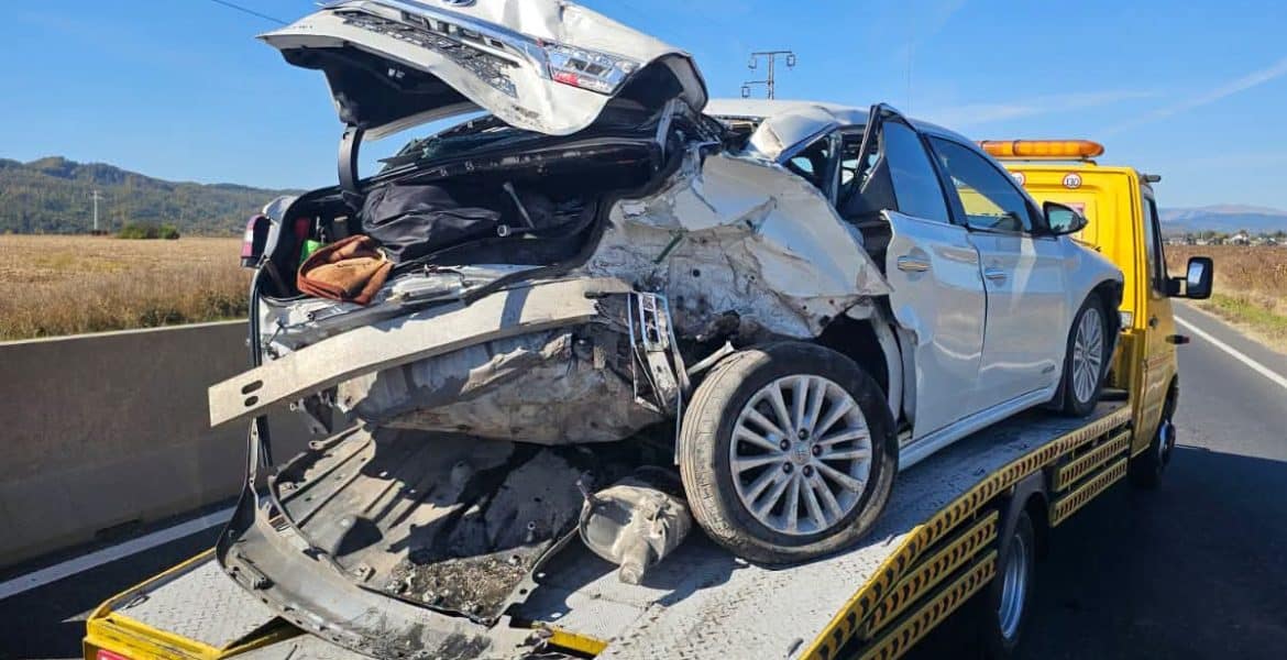 Accident în lanț pe DN1, la Bănești. Trei vehicule au fost implicate, iar o femeie a ajuns la spital