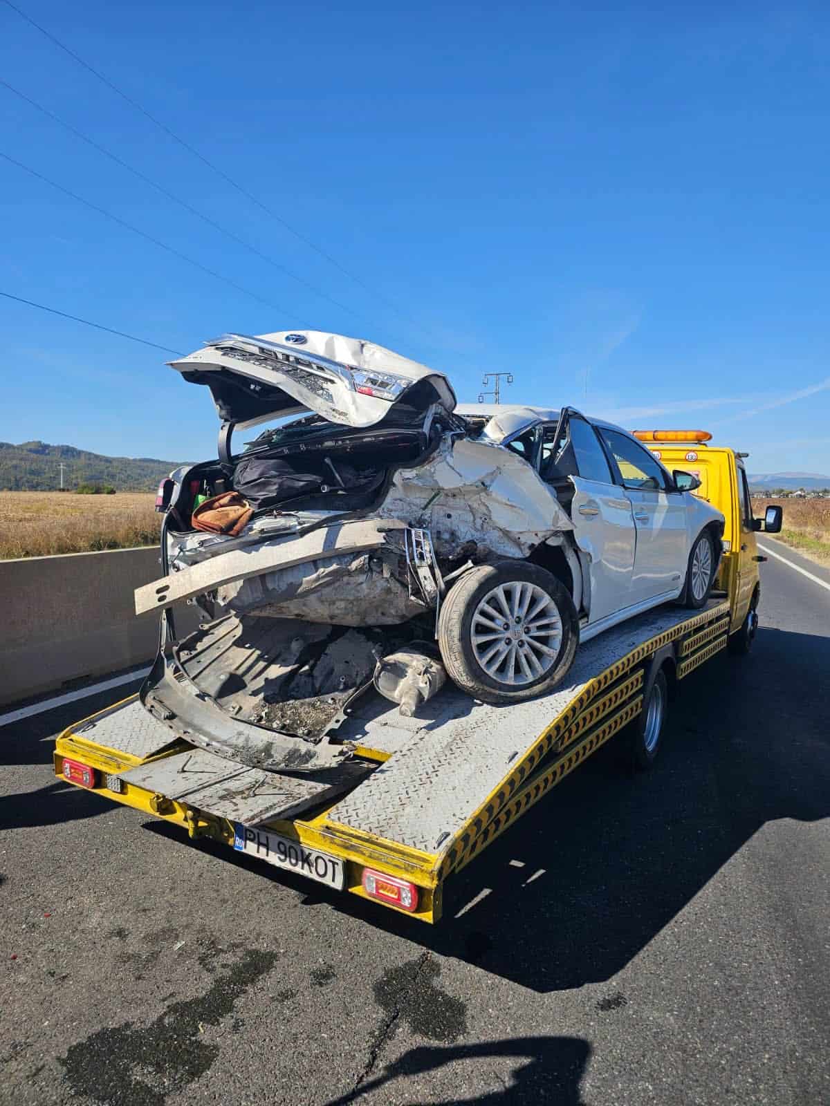 Accident în lanț pe DN1, la Bănești. Trei vehicule au fost implicate, iar o femeie a ajuns la spital