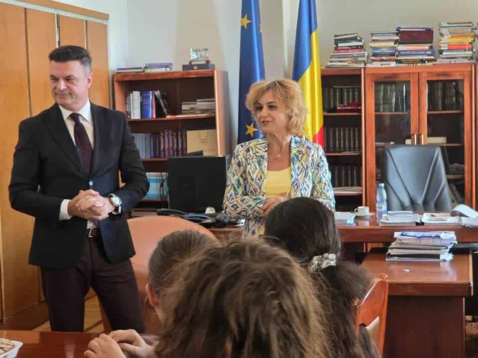 Mircea Roșca, de Ziua Educației: „Căutați cunoașterea, păstrați-vă reperele și puneți întrebări” Mircea Roșca, de Ziua Educației: „Căutați cunoașterea, păstrați-vă reperele și puneți întrebări”