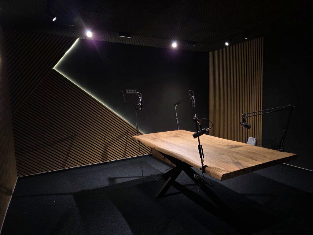 Studio de podcast pentru comunitate, amenajat de Consiliul Județean Prahova la Palatul Culturii din Ploiești. Cine poate folosi gratuit spațiul