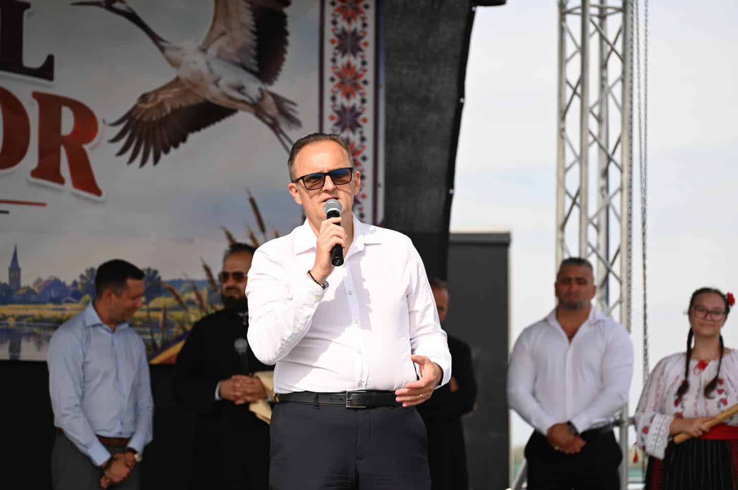 Virgil Nanu, mesaj de Sfânta Parascheva pentru prahoveni: „Vă doresc sănătate, liniște în case și oameni dragi aproape” Virgil Nanu, mesaj de Sfânta Parascheva pentru prahoveni: „Vă doresc sănătate, liniște în case și oameni dragi aproape”