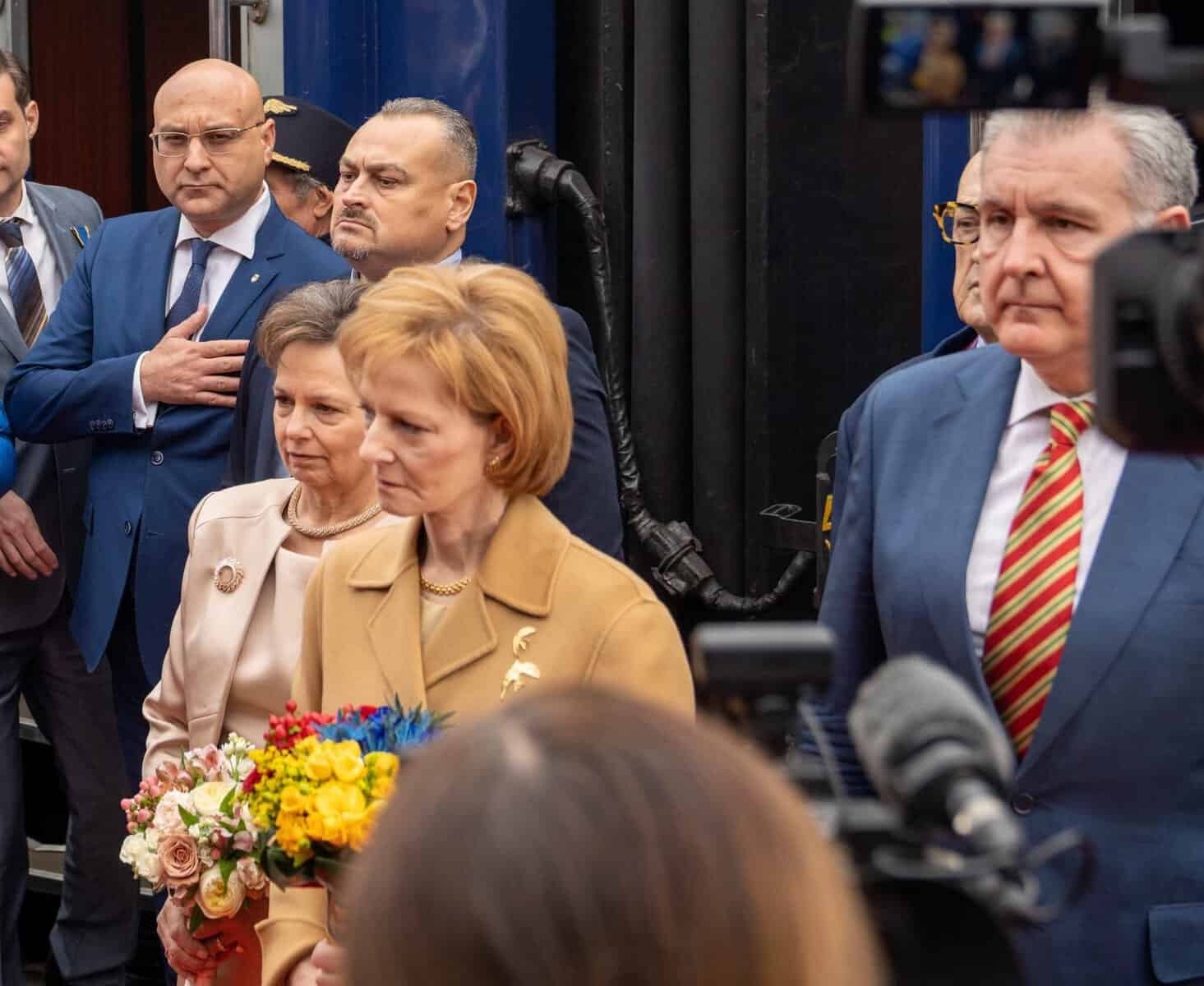 Prefectul Daniel Nicodim, mesaj de Ziua Încoronării: „Identitatea națională nu este de vânzare” Prefectul Daniel Nicodim, mesaj de Ziua Încoronării: „Identitatea națională nu este de vânzare”