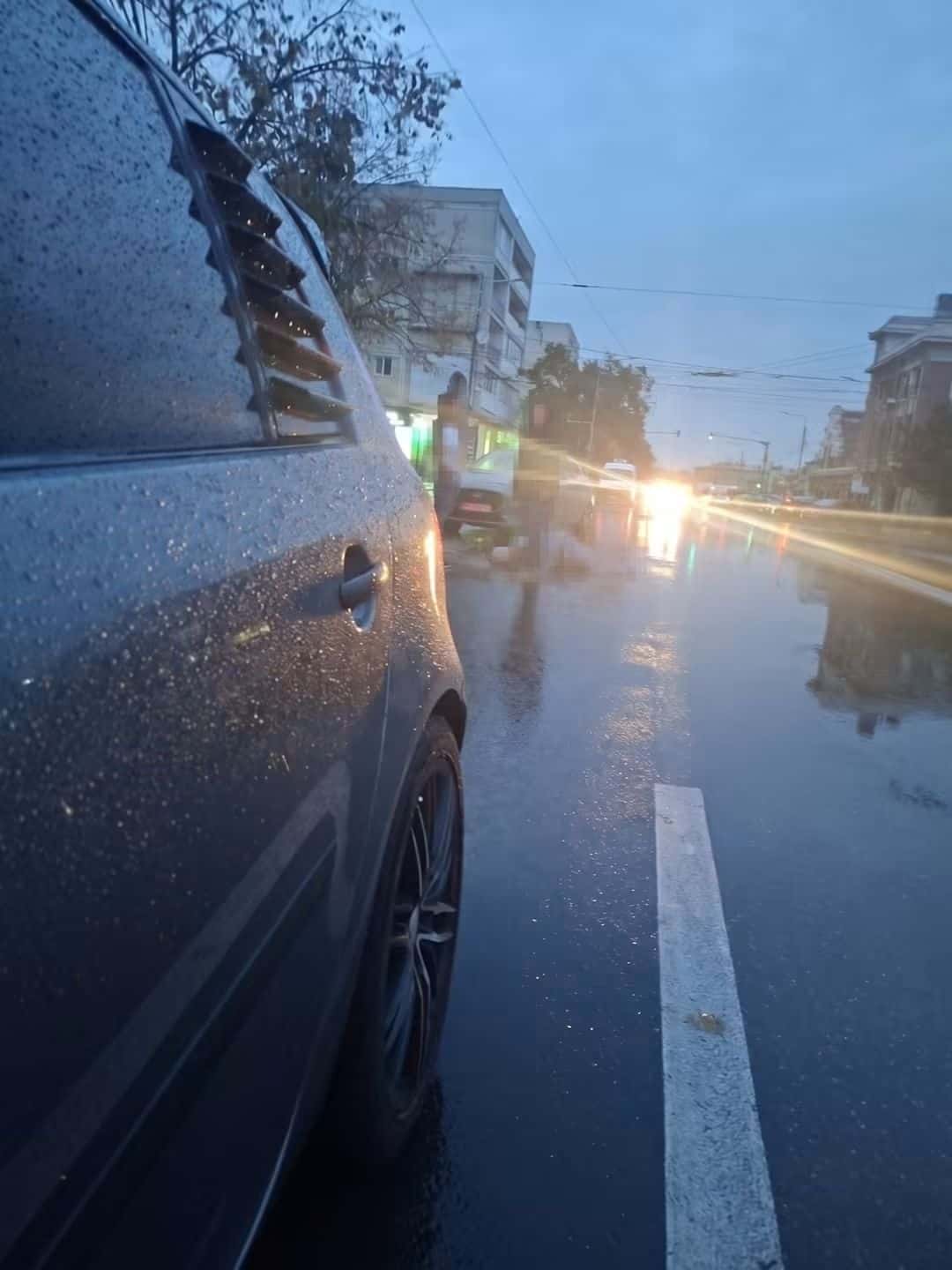 Accident în Ploiești, lângă Hale. O femeie a fost lovită de mașină