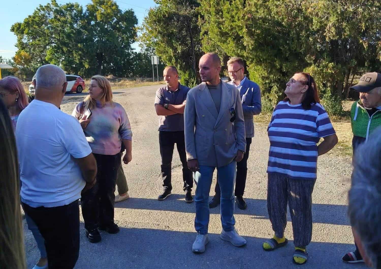 Deputatul Andrei Gușă (AUR), în cartierul Ploiești Triaj: Oamenii cer un drum practicabil! Deputatul Andrei Gușă (AUR), în cartierul Ploiești Triaj: Oamenii cer un drum practicabil!