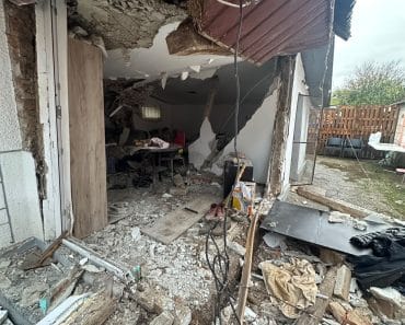 Explozie puternică într-o locuință din Prahova. Casa a fost distrusă, iar un bărbat a suferit arsuri Explozie puternică într-o locuință din Prahova. Casa a fost distrusă, iar un bărbat a suferit arsuri