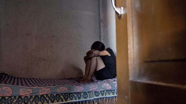 O tânără din Ploiești, cu autism, sechestrată și bătută de iubitul cunoscut pe internet. Polițiștii din Dolj au expediat-o acasă cu Bolt-ul O tânără din Ploiești, cu autism, sechestrată și bătută de iubitul cunoscut pe internet. Polițiștii din Dolj au expediat-o acasă cu Bolt-ul