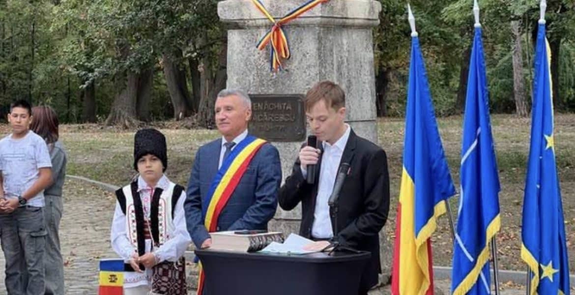 Festivalul de Poezie Tânără „Ienăchiță Văcărescu”, la a V-a ediție. Elevi din Prahova și Republica Moldova, înscriși în concurs