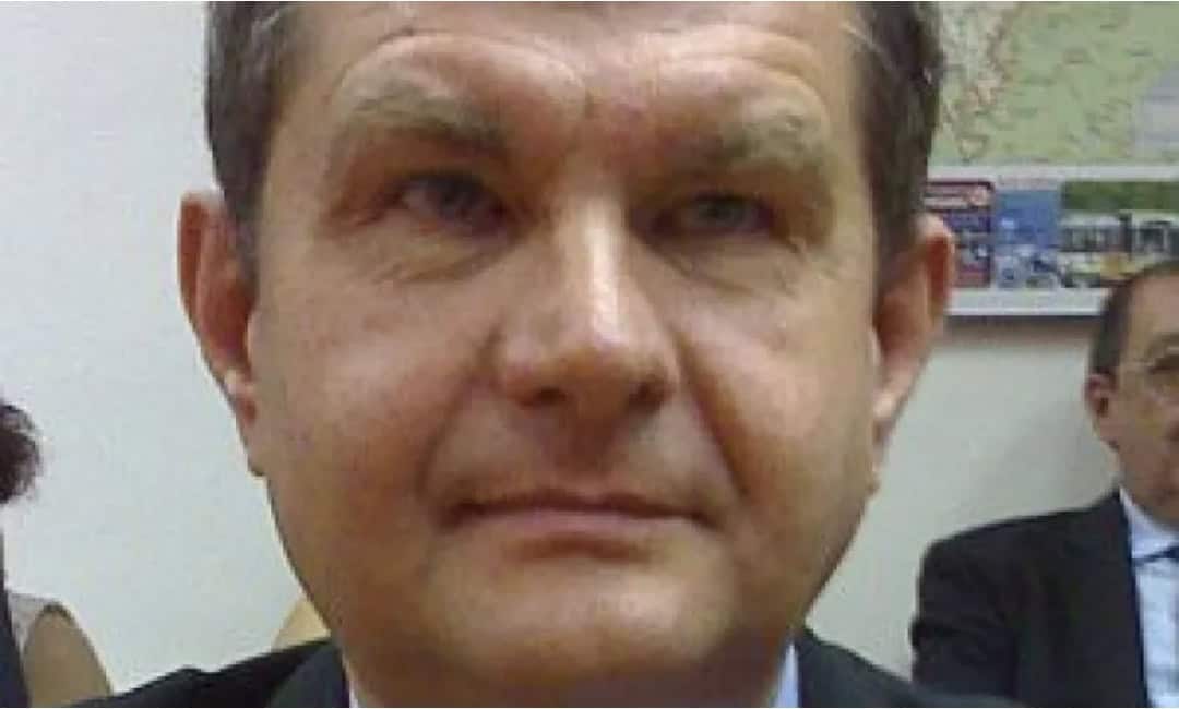 Scandalul tabloului de Grigorescu îl aduce în prim-plan pe Florin Sicoie, directorul Muzeului de Artă de zeci de ani și fost consilier PNL. Reclamă lipsa fondurilor, dar uită de abuzurile pe care le-a comis de-a lungul anilor