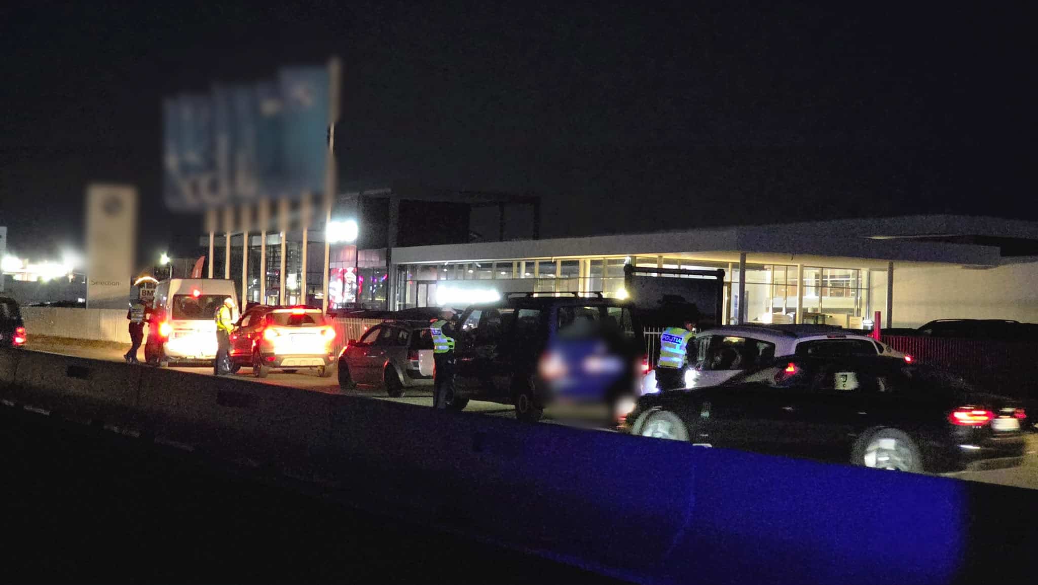 FOTO: Filtre la intrările în Ploiești. Poliția vizează șoferii care au băut sau care au consumat droguri FOTO: Filtre la intrările în Ploiești. Poliția vizează șoferii care au băut sau care au consumat droguri